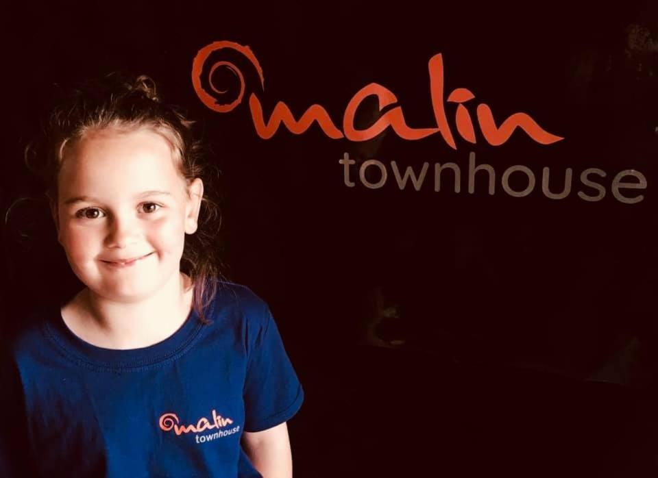 Malin Townhouse Guest House Ngoại thất bức ảnh